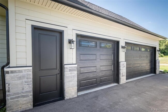Building Photo - 5344 Birch Dr