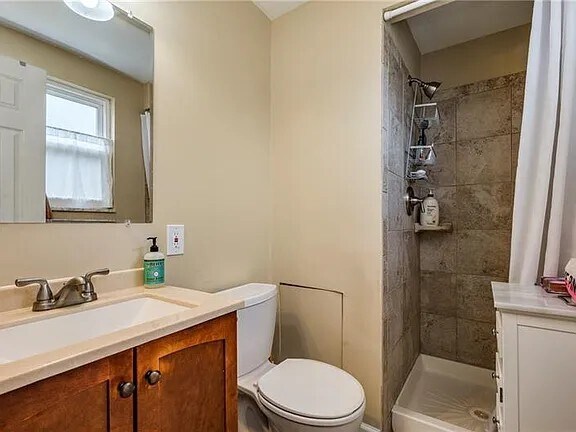 Building Photo - 353 Crescent Gardens Dr