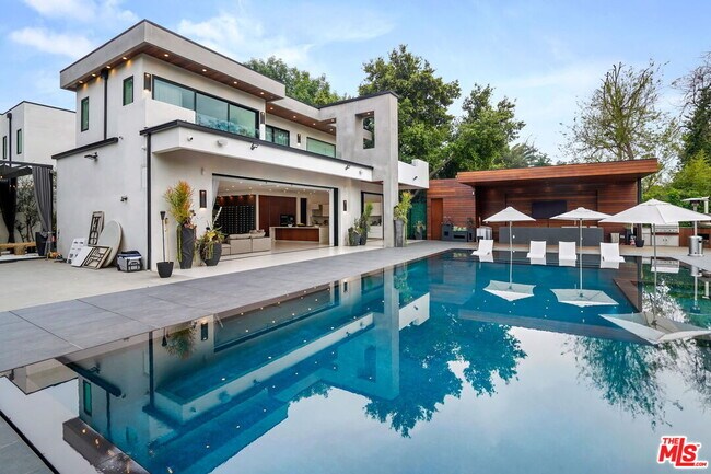 Building Photo - 6029 Melvin Ave