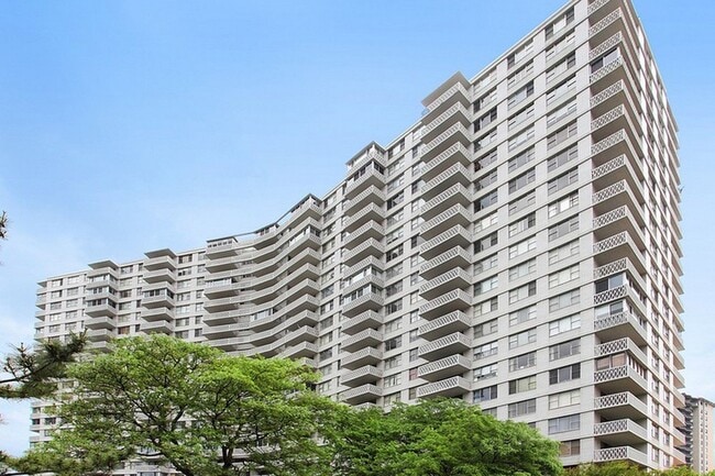Building Photo - 2100 Linwood Ave