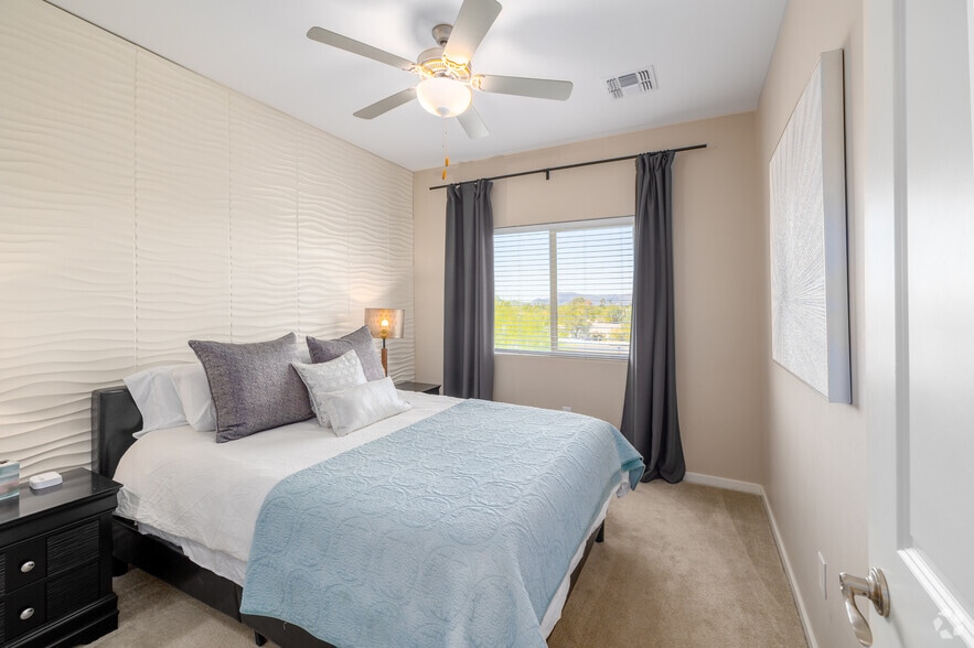 3BR, 2.5BA - 1,735SF - Cortaro Point