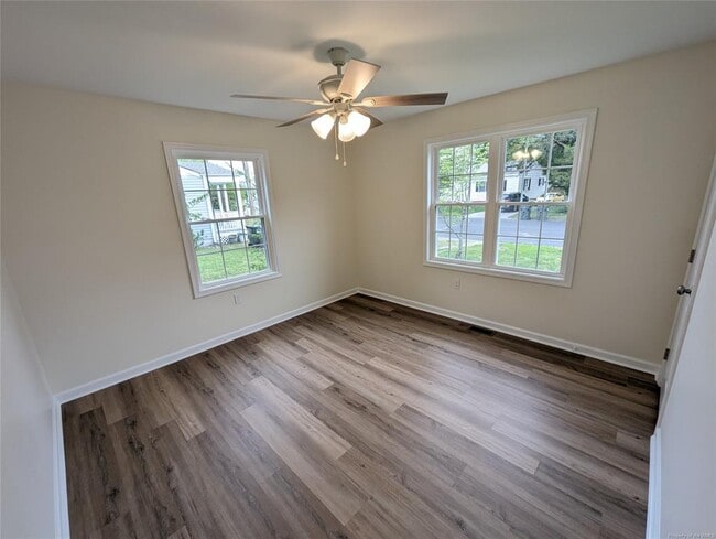 Building Photo - 118 Nelson Dr