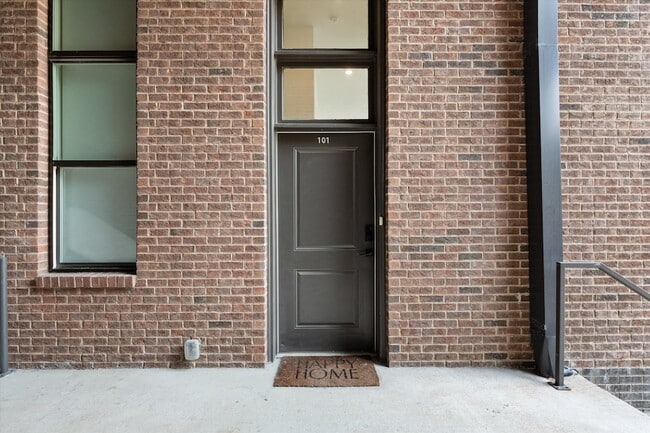 Building Photo - 601 Hamilton Ave