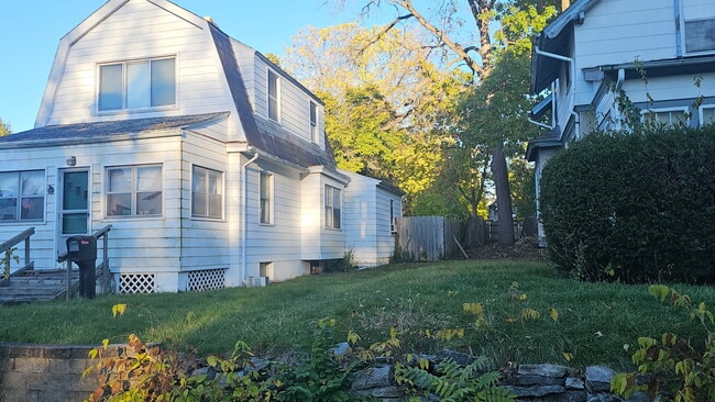 Building Photo - 963 Perry St