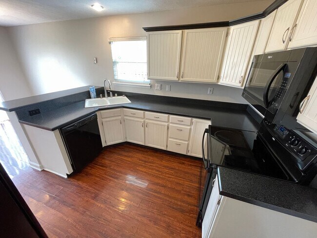 Building Photo - Welcome Home Rent Ready!