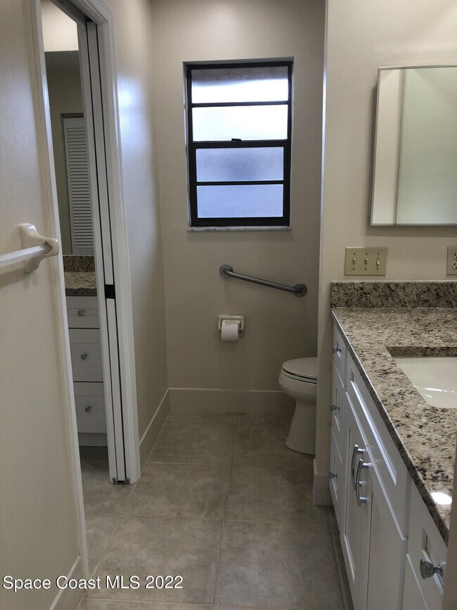 Building Photo - 3137 Village Park Dr