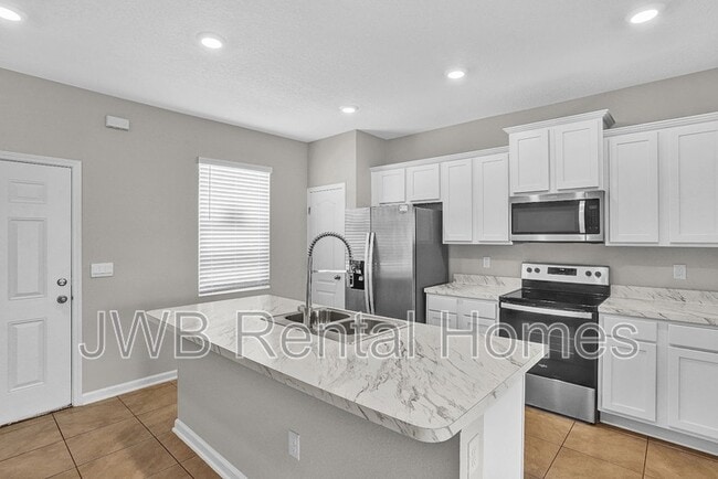 Building Photo - 540 Running Wds St