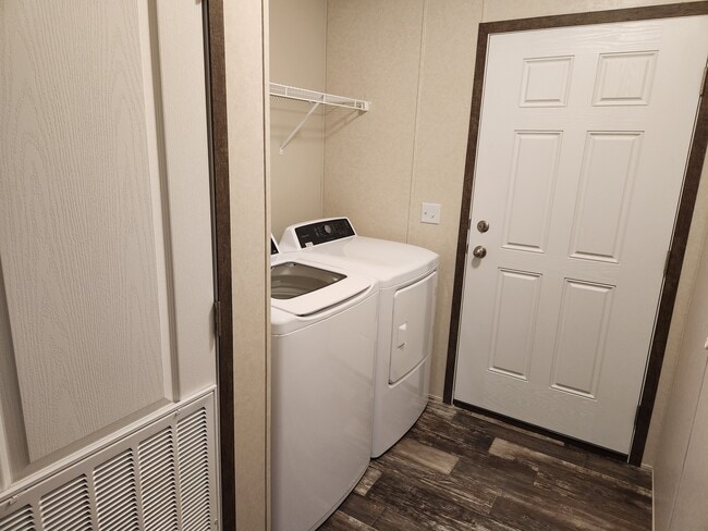 Building Photo - 125 Elm