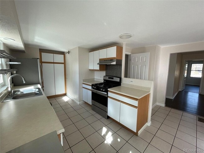 Building Photo - 2915 S Elati St