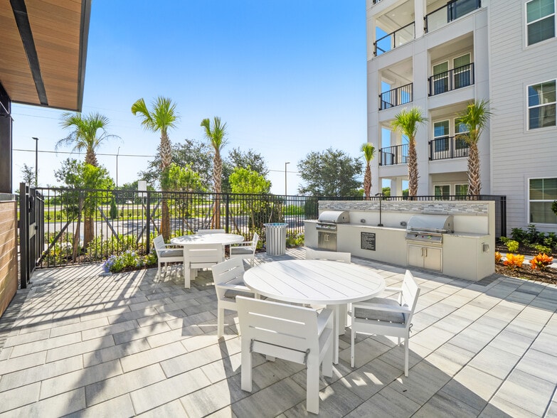 Building Photo - Tides at Palm Bay
