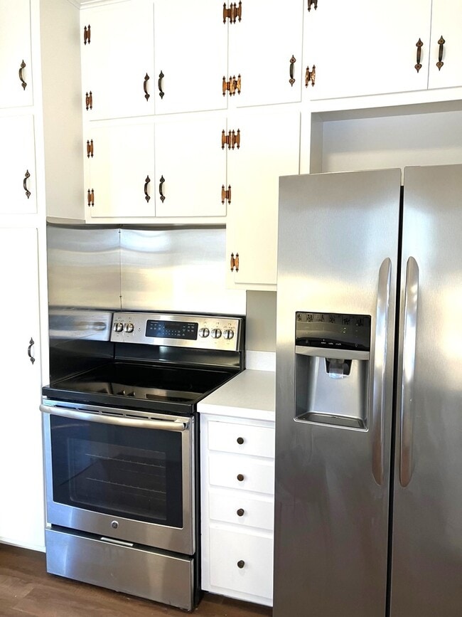 Building Photo - 544 Ravine Ave