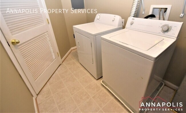 Building Photo - 1967 buckwheat court