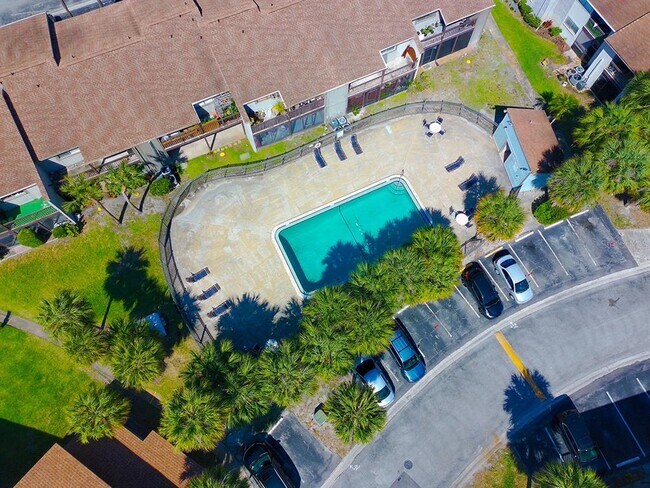 Building Photo - 6332 Newtown Cir