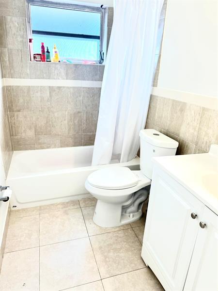 Building Photo - 3880 Woodside Dr