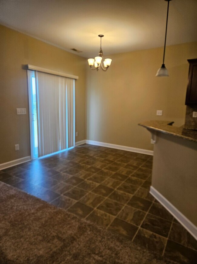 Building Photo - 204 Twilight Dr
