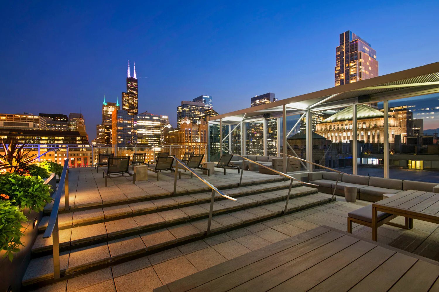 Building Photo - 151 W Kinzie St