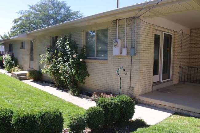 Building Photo - Sandy home for rent(basement only)