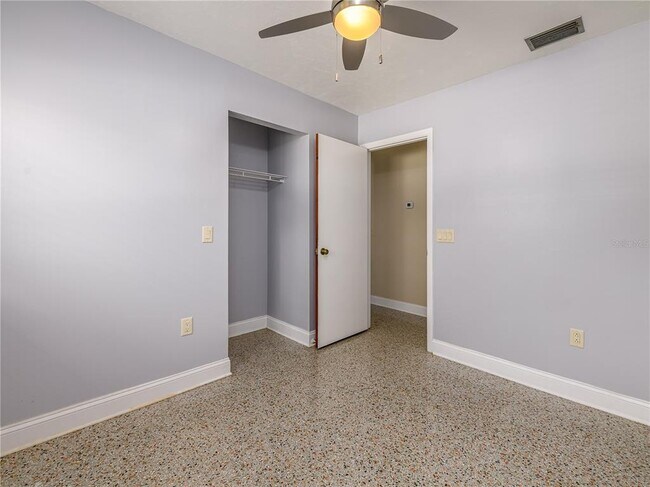 Building Photo - 907 Hillside Terrace