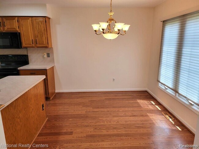 Building Photo - 37485 Stonegate Cir
