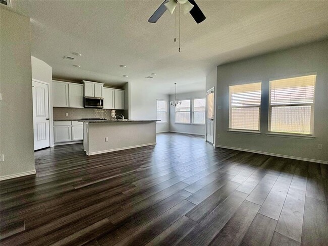 Building Photo - 180 Pivot Dr