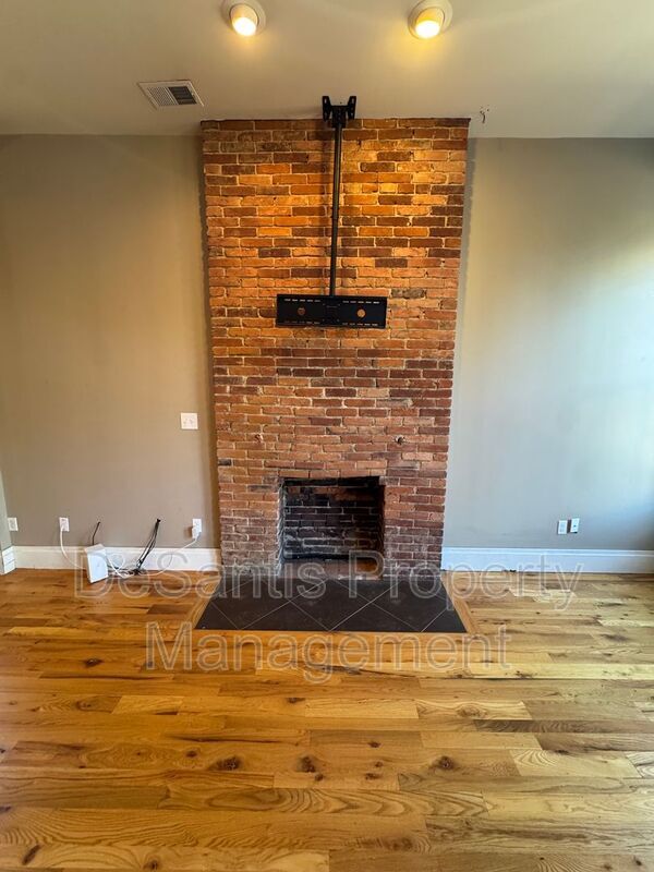 Building Photo - 1339 W North Ave