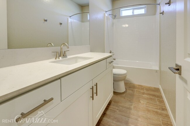 Building Photo - 877 Halford Ln