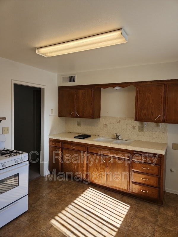 Building Photo - 26787 Oakmont Dr