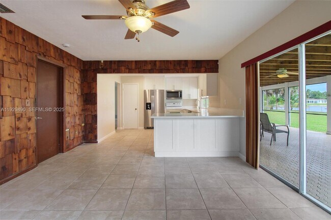 Building Photo - 10962 SW 117th St