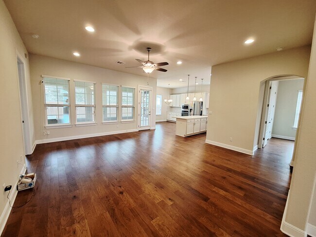 Building Photo - 4562 Katherine Dr