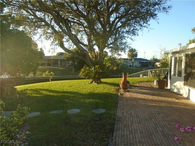 Building Photo - 991 April Ln