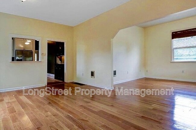 Building Photo - 2624 NE Sumner St