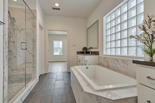 Building Photo - 2037 Carlson Creek Dr