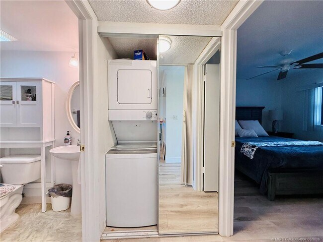 Building Photo - 7410 S Ocean Dr