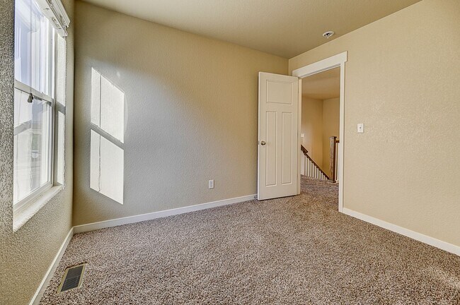 Building Photo - HUGE SIX (6!!!) BD HOME IN LORSON RANCH! **$500 credit with a 16-month lease start date by Dec 15...