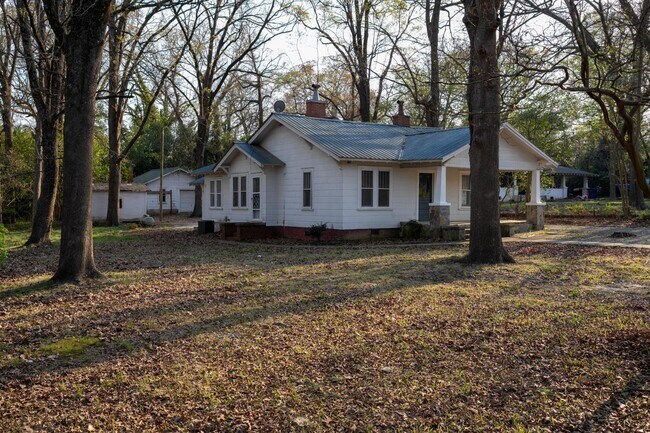 Building Photo - 512 E Main St