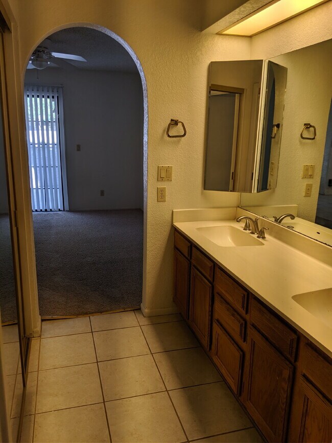 Building Photo - 3 Bedroom 2 Bathroom in Tempe! $1899 a month!