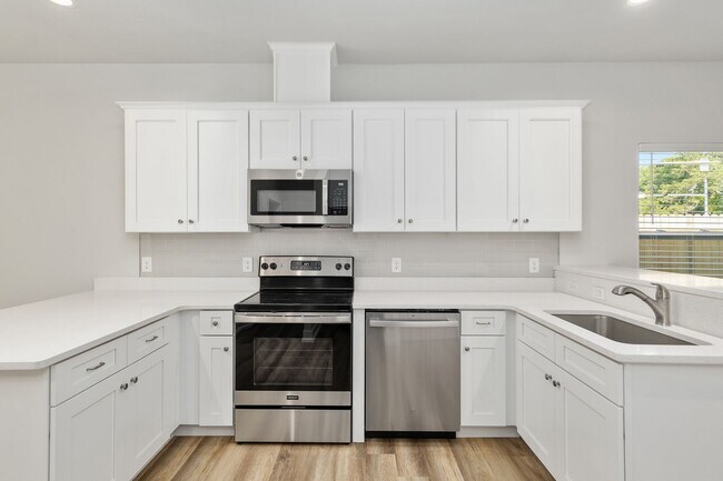 Building Photo - Historic Downtown Living – 3 Bed / 2 Bath Home