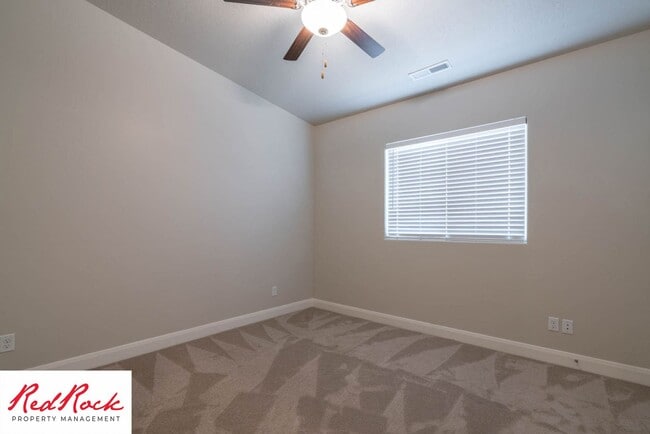 Building Photo - Newer Townhome in Hurricane Heights
