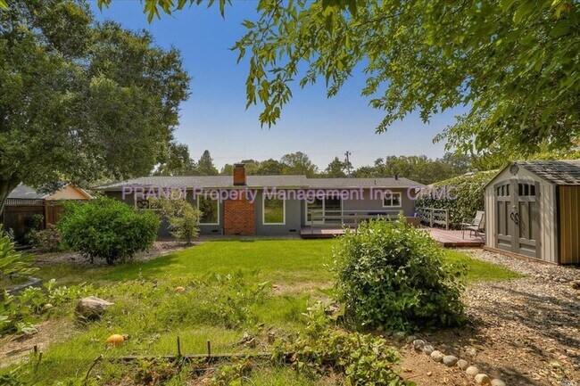Building Photo - 2040 Shady Ln