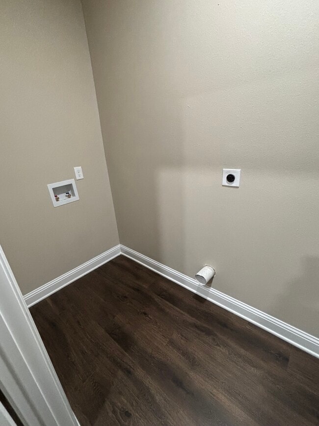 Building Photo - 307 Lister St