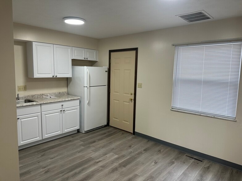 Building Photo - 270 Stocksdale Dr