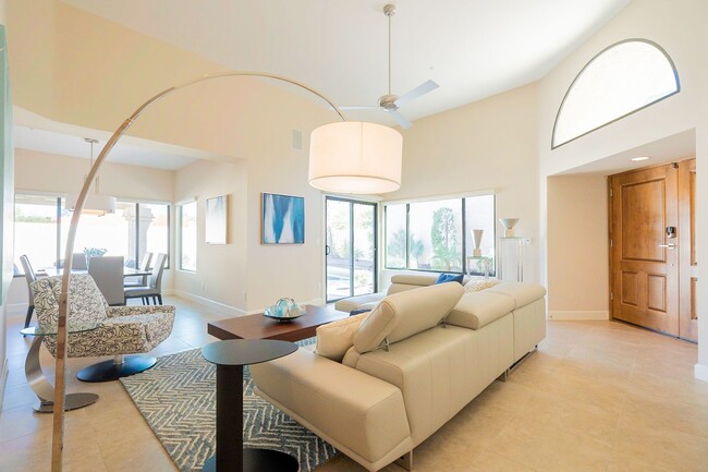 Building Photo - PRIVATE POOL - 2 BEDROOMS PLUS DEN