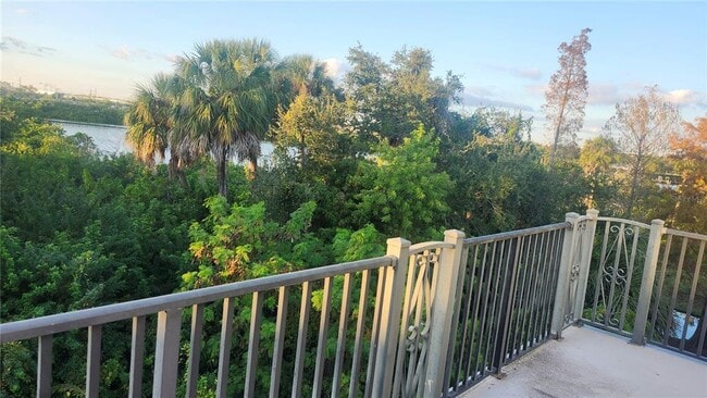 Building Photo - 543 Vincinda Crest Way