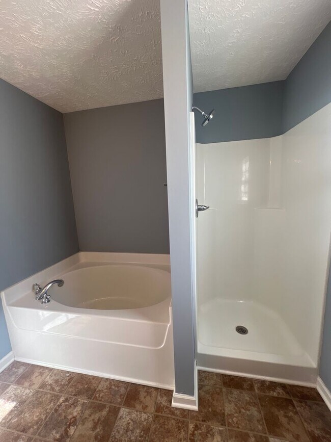 Building Photo - Great location! Close to Everything!