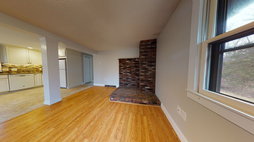 Living Room - 414 Bay