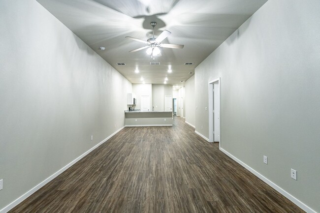 Building Photo - Beautiful 3 bed 2 bath!