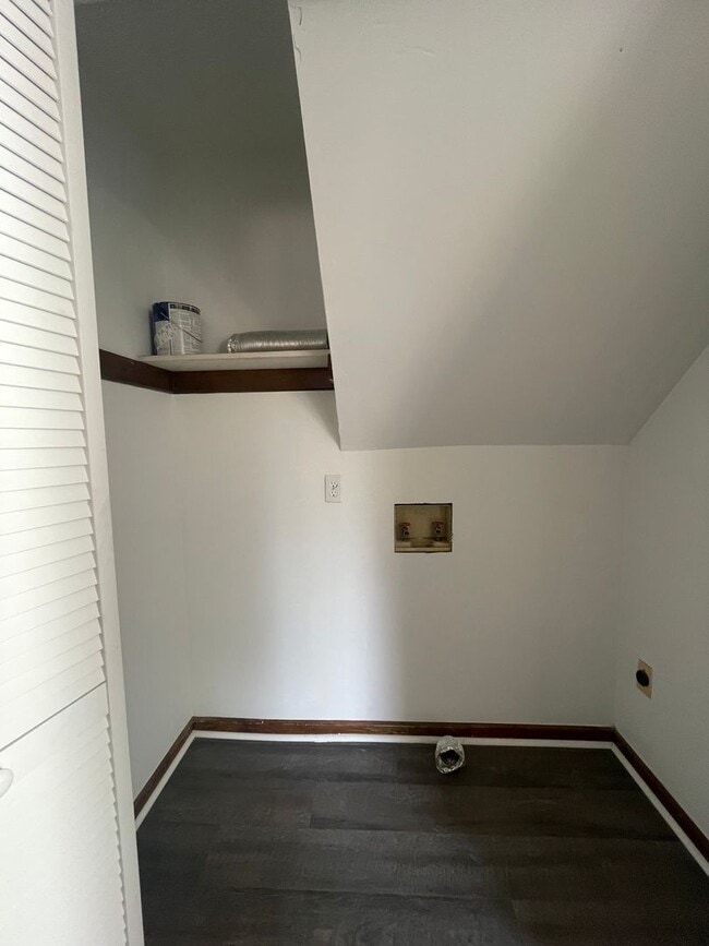 Building Photo - 1014 Colonial Ave