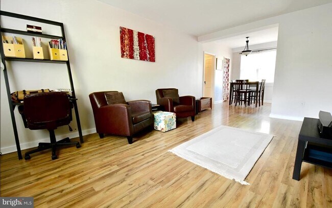 Building Photo - 10 Ashby St