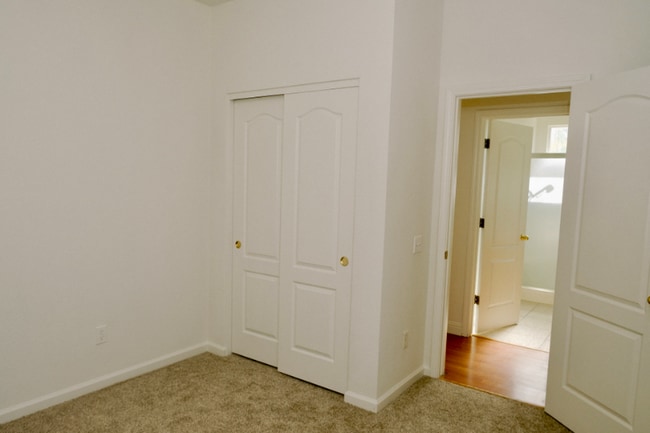 Building Photo - 4096 Laurel Walk Ln