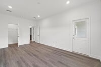 Building Photo - 232 Kara Lake Dr